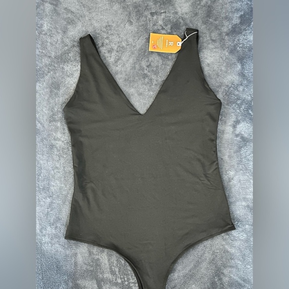 ReoRia Classic Black V-Neck Bodysuit